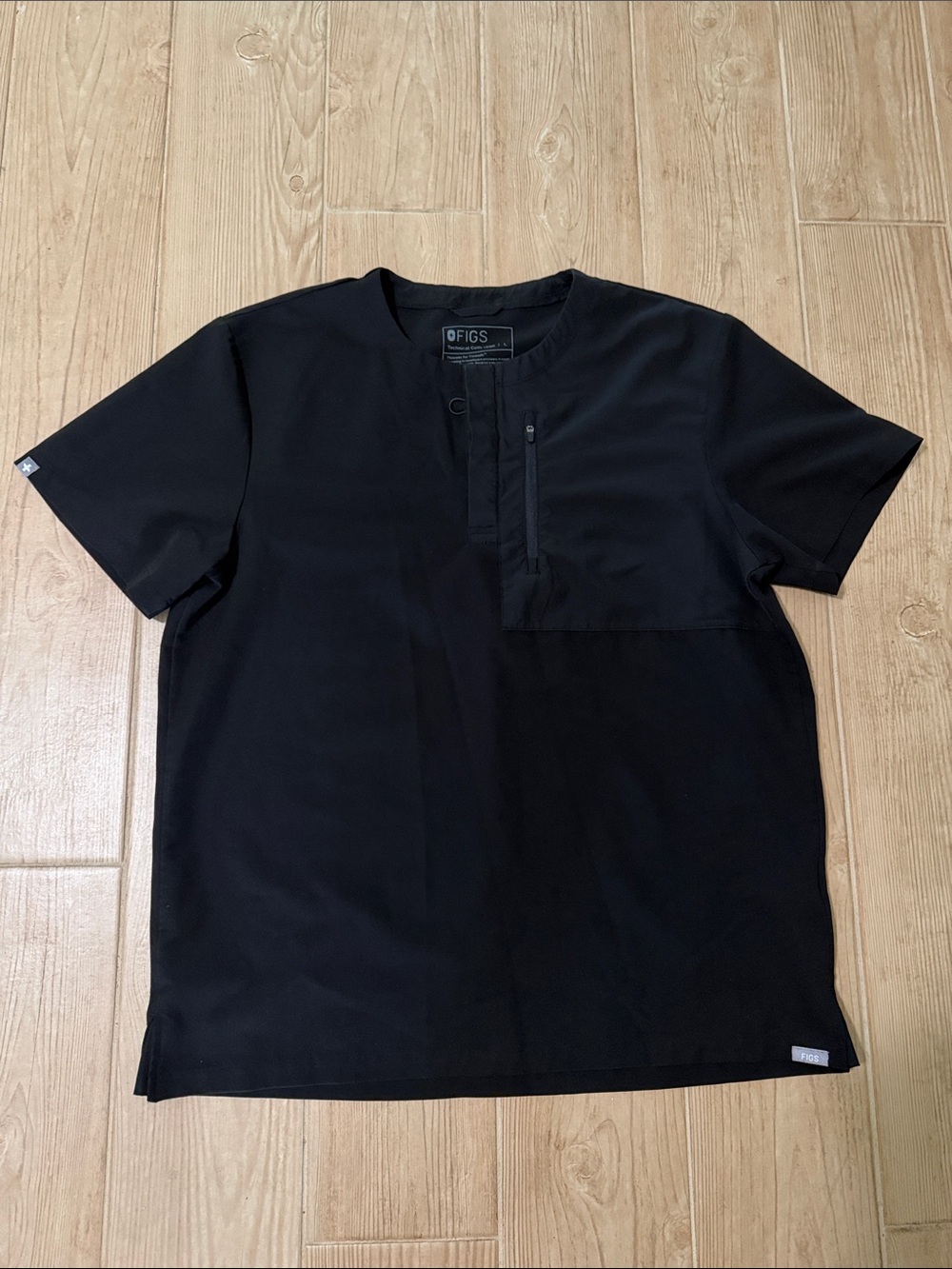 FIGS Men’s Black Short Sleeve Zip-Neck Scrub Tee